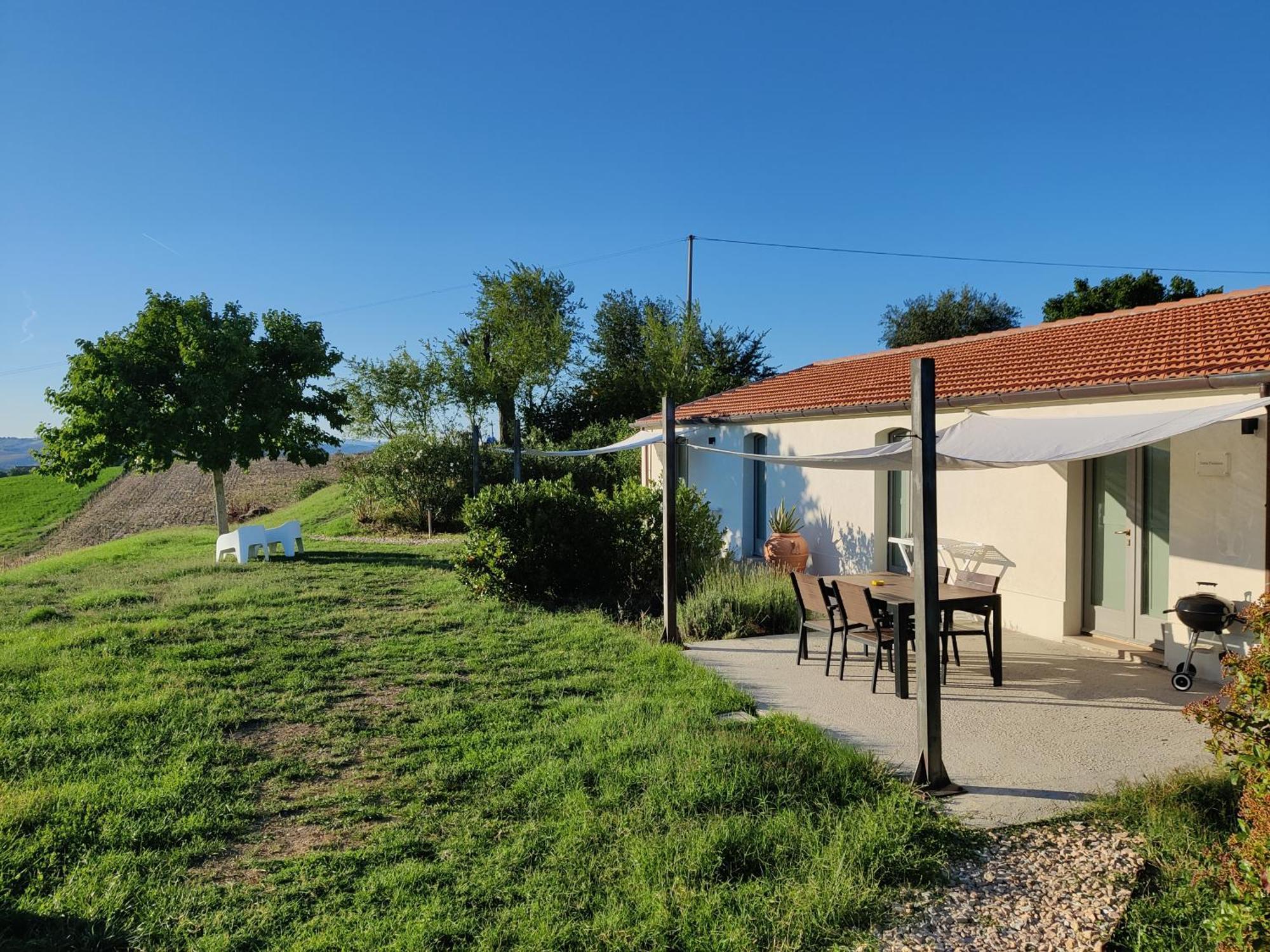 Rustico Del Bozzo Guest House Castelleone di Suasa Ngoại thất bức ảnh