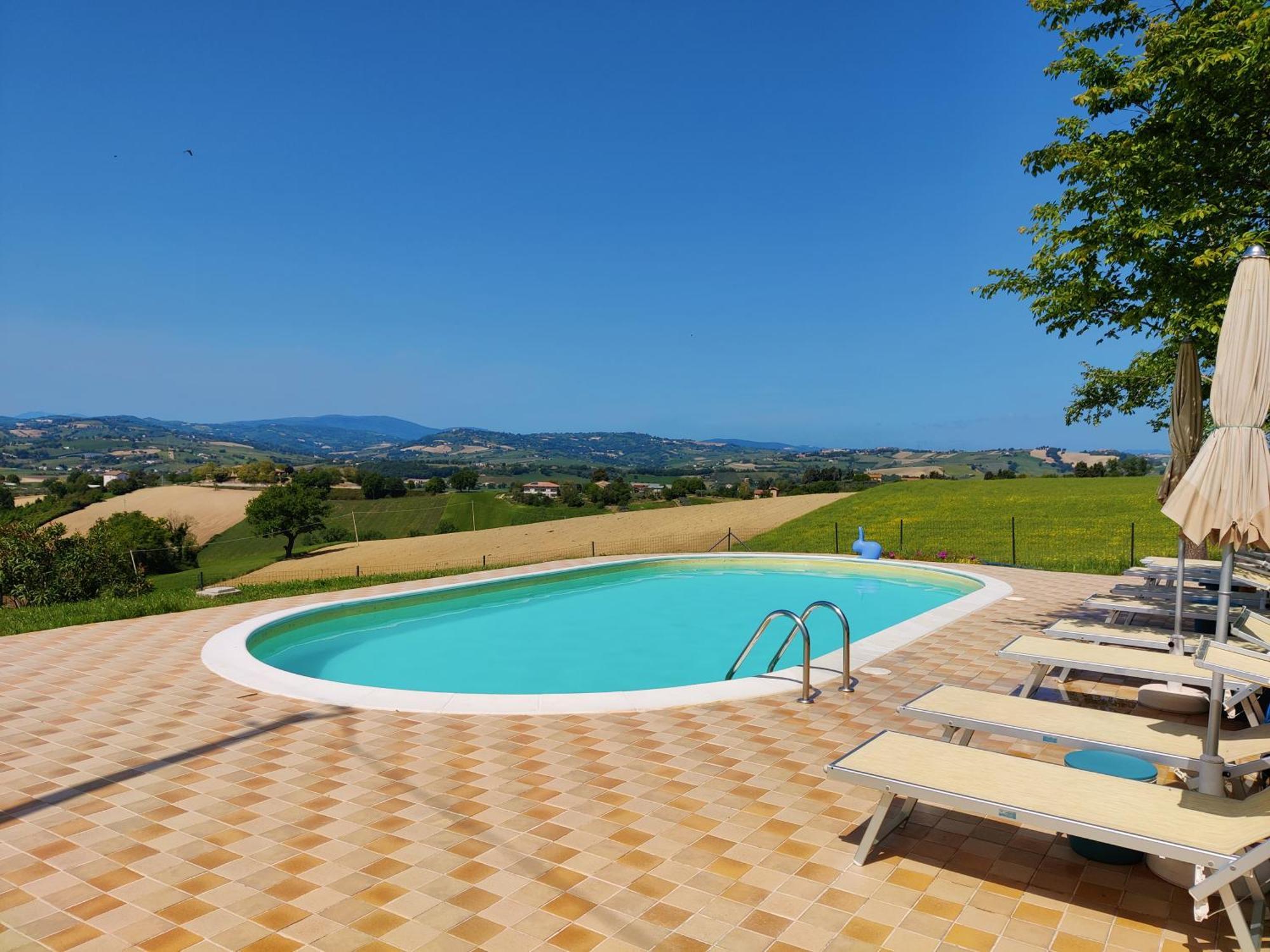 Rustico Del Bozzo Guest House Castelleone di Suasa Ngoại thất bức ảnh