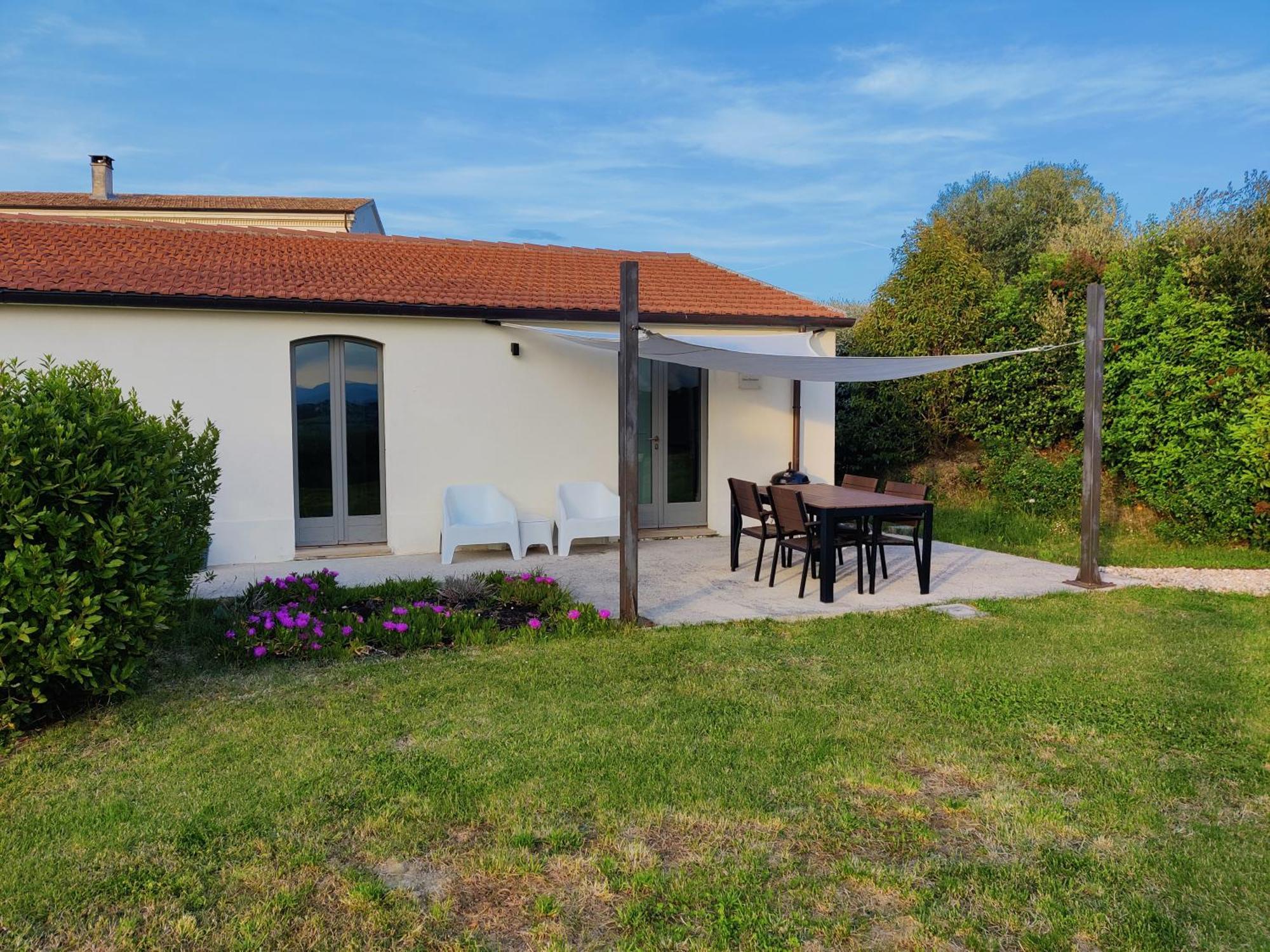 Rustico Del Bozzo Guest House Castelleone di Suasa Ngoại thất bức ảnh