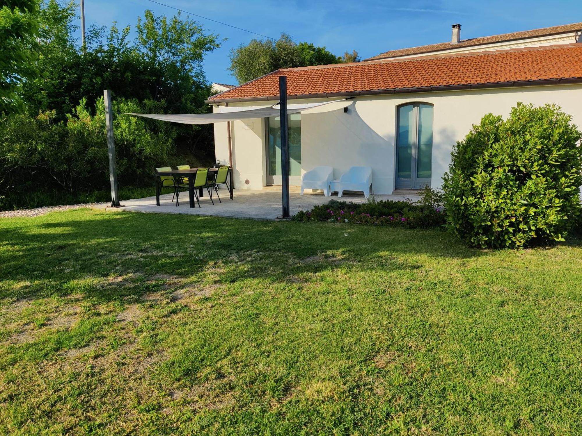 Rustico Del Bozzo Guest House Castelleone di Suasa Ngoại thất bức ảnh
