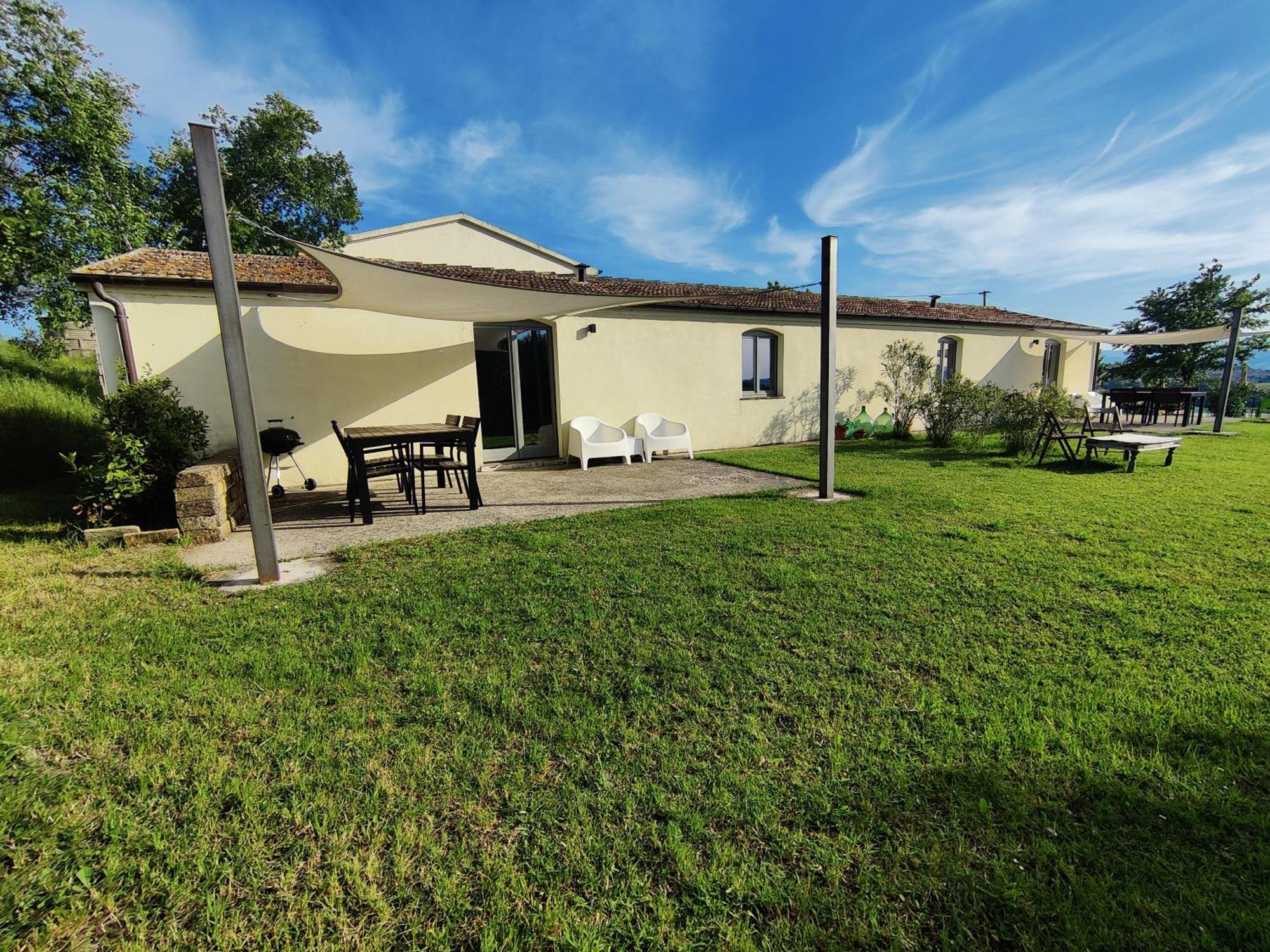 Rustico Del Bozzo Guest House Castelleone di Suasa Ngoại thất bức ảnh